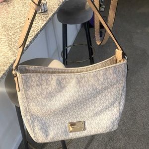 AUTHENTIC** Michael Kors purse/crossbody